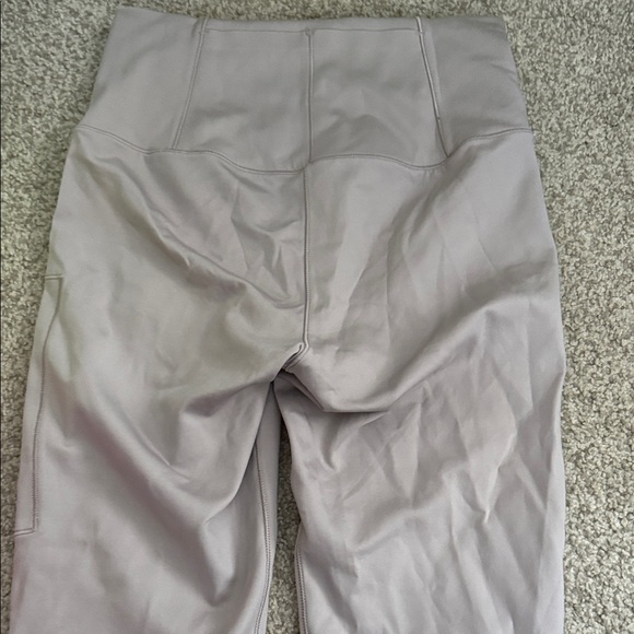 Vuori Leggings with Zipper Pocket - Picture 3 of 4
